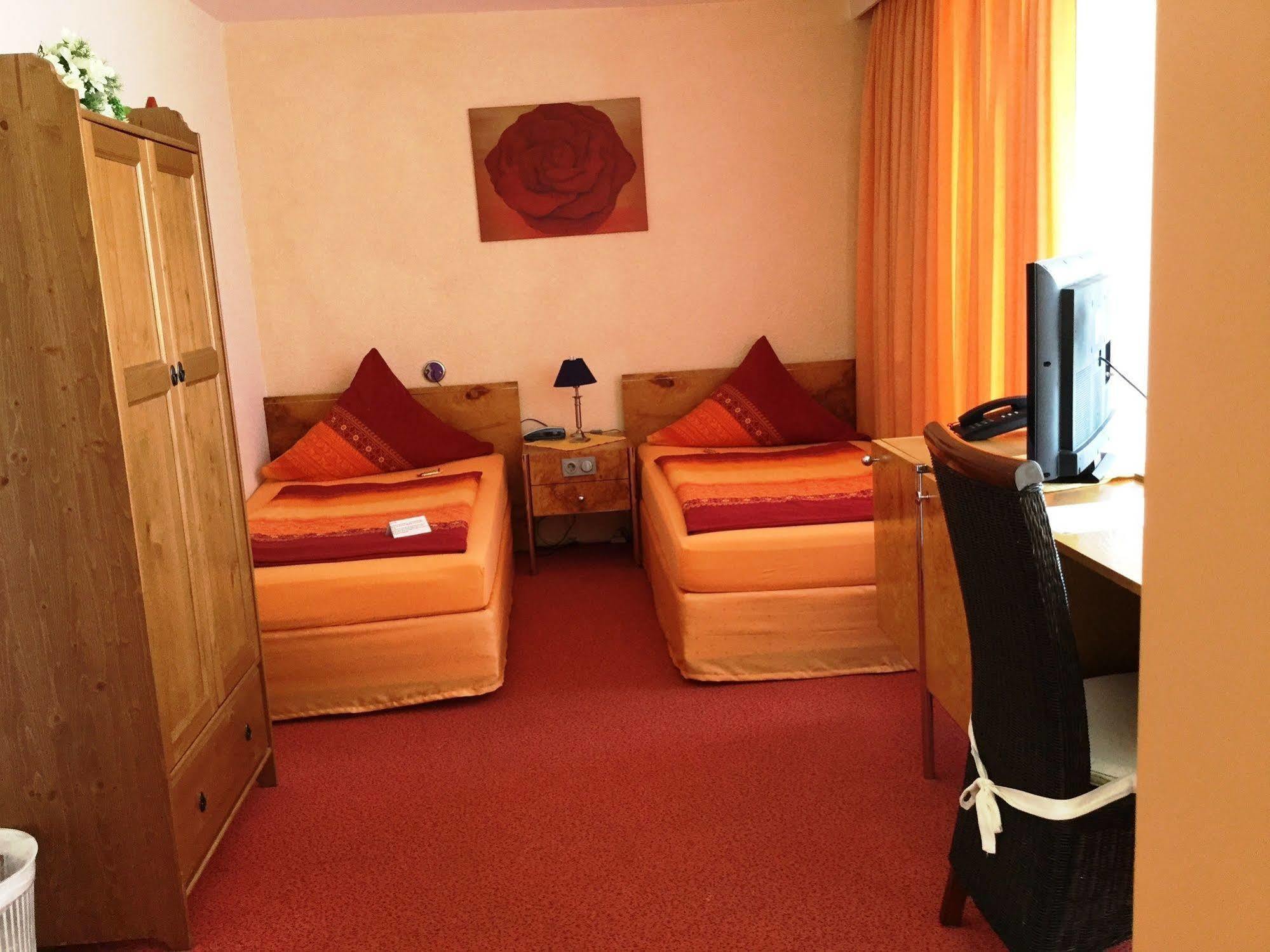 Stadthotel-Garni ノイヴィート エクステリア 写真