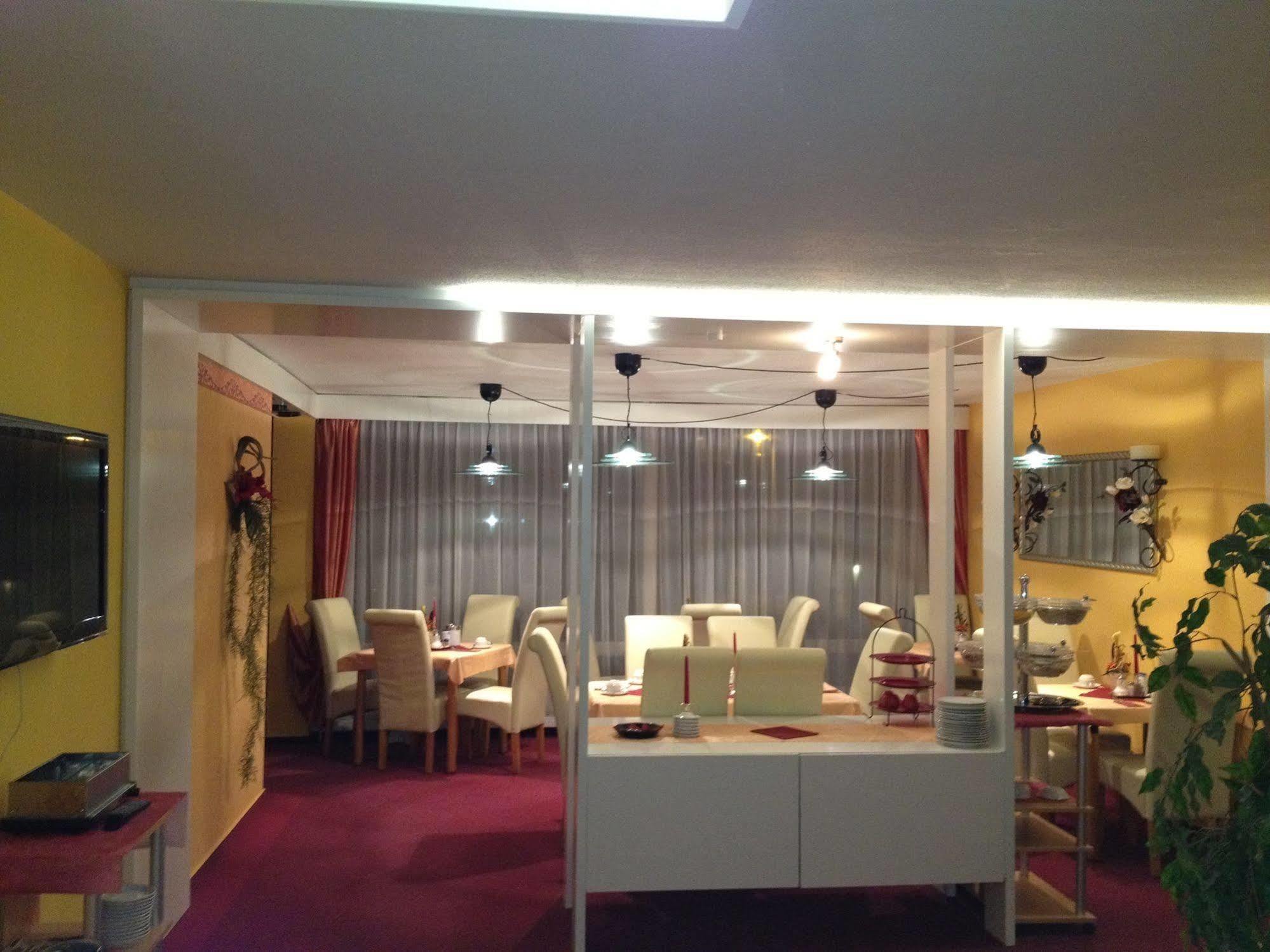 Stadthotel-Garni ノイヴィート エクステリア 写真